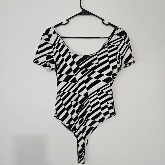 (Forever) Twenty One Black and White Bodysuit Medium Size Bought at Forever 21 - Picture 3 of 6